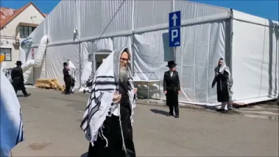 א נכרי האט אפגעכאפט חסידי וויזניץ וויליאמסבורג אין ליזענסק אויף שבת 