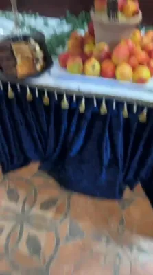 פיברהאפטיגע צוגרייטונגען אין ליזענסק סמוך ונראה צו ציון הקדוש.  פאר די גרויסע שבת מיט כ"ק אדמו"ר מוויזניץ שליט"א וויליאמסבורג  צו קענען אקאמאנדירן  די קרוב צו 600 געסט