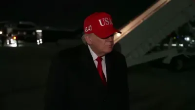 טראמפ רעדט נעכטן נאכט צו ריפארטערס אויפן וועג צום ווייסן הויז איבער די בלאקאדע היינט צופרי ביים הארמוז 