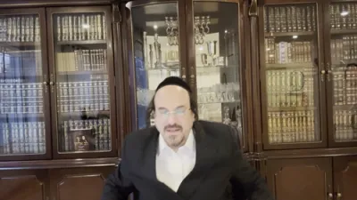 א הערליכע מעשה "דער כח פון תפלה און השגחה פרטית" &ndash; דורך הרב אליהו שווארץ ביים שיעור עמוד היומי 'דרשו' מסכת שקלים דף י' ע"א