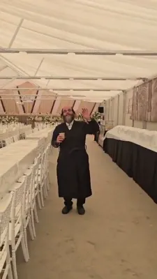 דער באקאנטער גבאי פון רבי ישעי'לעס הויז ביים איינלאדענען די טויזנטער געסט צום צענטראלע יארצייט סעודה אין די גרויסע שאטער, היינט 9:00 אזייגער ביינאכט.