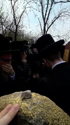 כ"ק אדמו"ר מניקלשבורג שליט"א אויף א נסיעה צו מקומות הקדושים 