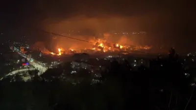 נעכטן נאכט האט אויסגעבראכן א מאסיווער פייער אין רוסלאנד'ס טואפסע ריפיינערי נאך אן אוקריינישע דראון אטאקע.