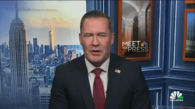 מייק וואלץ זאגט אז אמעריקע קאנטראלירט די צוטריט צום הארמוז דורכגאנג 