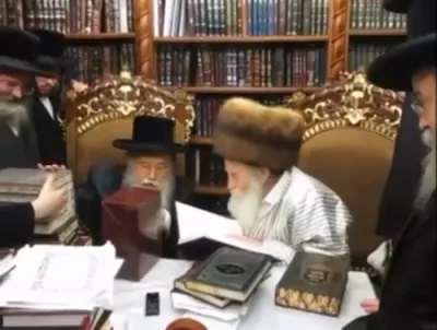 כ"ק אדמו"ר ממישקאלץ שליט"א באזוכט ביי הגאון רבי איטשע מאיר מארגענשטערן שליט"א 