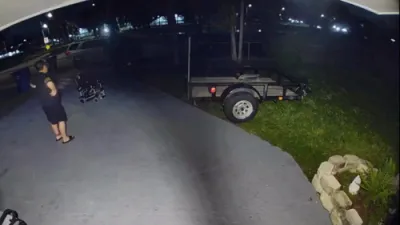 א שרעקעדיגע באטערי אויפרייס אפגעכאפט אויף א 'רינג' קאמערא, נאכדעם וואס א מאן גייט נאכקוקן מאדנע קולות.