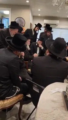 כ"ק אדמו"ר מראחמסטריווקא שליט"א בניחום אבלים אצל הרבני הנגיד ר' יואל יצחק ניסן שליט"א