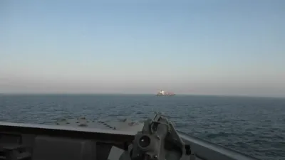 אמעריקע ביים פארכאפן די איראנע שיף ביים הארמוז וואסער 