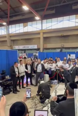 ליפא שמעלצער ביים 845 עקספא