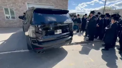 אסיפה פון גדולי ישראל קומט יעצט פאר בבית כ"ק אדמו"ר מסקווירא שליט"א בהשתתפות האדמו"רים מסאטמאר, וויזניץ מאנסי שליט"א ועוד, מיט קאנגרעסמאן מייק לאולער 