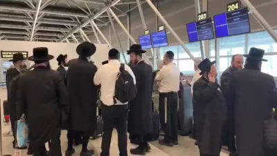 א רירענדע ווידיאו פון עטליכע מינוט וואס נעמט צוזאם די געהויבענע לעכטיגע 24 שעה אין קערעסטיר.