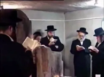 27 יאר צוריק ביים יארצייט אין קערעסטיר 