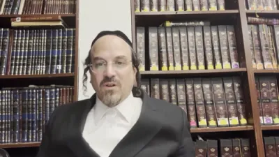 א הערליכע מעשה "די כח פון אמירת תהילים" &ndash; דורך הרב אליהו שווארץ ביים שיעור עמוד היומי 'דרשו' מסכת שקלים דף יט