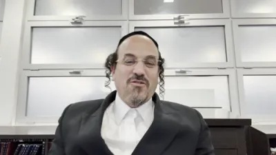 א הערליכע מעשה "פון "אלקא דמאיר ענני" &ndash; דורך הרב אליהו שווארץ ביים שיעור עמוד היומי 'דרשו' מסכת יומא דף ב' 
