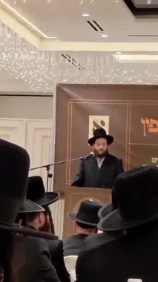 ר' חזקי בערקאוויטש דערציילט אז ווען די מנהלים זענען אין א קלעם, גייען זיי צום ציון פון הרה"ק מסאטמאר זי"ע און ווערן געהאלפן