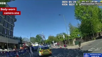 לאנדאנער פאליציי האט ארויסגעגעבן "באדי קעם" ווידיאו פון דעם מאמענט ווען מ'האט געשאסן מיט א טעיזער נאך די שטעכעריי אין גאלדערס גרין.