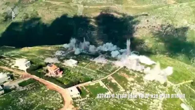 די מדינת ישראל ארמיי האט פארניכטעט איבער 40 חיזבאללה פאזיציעס, מעכטיגע אויפרייסן זענען באריכטעט געווארן אין דרום לבנון אינמיטן דעם פייער אפשטעל.