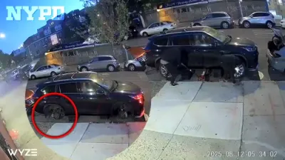 פאליציי האט אנגעקלאגט 16 פארדעכטיגטע פארן אנפירן א מאסיווע קאר גניבה אפעראציע וואס האט געצילט איינוואוינער איבער'ן גאנצן בראנקס.