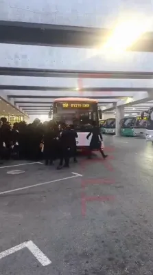 הונדערטער אידן פורבירן צו כאפן א וועג קיין צפת 