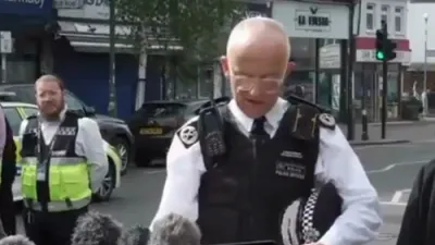 בריטישע פאליציי זאגט אז דער אטאקירער היינט צופרי האט געליטן גייסטיש...