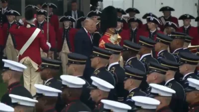 פרעזידענט טראמפ נעמט אויף דער בריטישער קעניג אין ווייסן הויז 