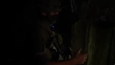 אינעווייניג א געטראפענע חיזבאללה טונעל אין דרום לבנון 