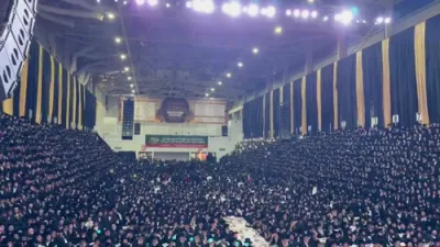 חלק ב' ווידיאוס פון די הכנסת ספר תורה בחצר הקודש סאטמאר 