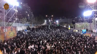 פולע מעמד ההדלקה בראשות הרה"צ רבי אלימלך בידערמאן שליט"א אין ירושלים 