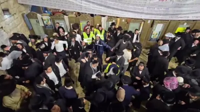 פייערליכע ריקודים אין חצר המערה