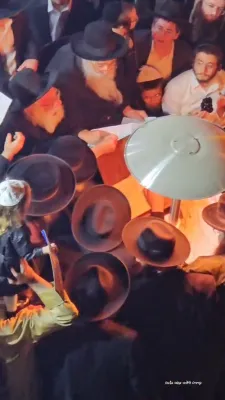 כ"ק גאב"ד ירושלים שליט"א צינדט די הדלקה