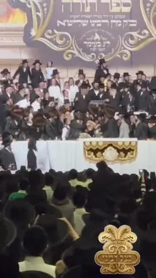 הכנסת ספר תורה בחצר הקודש סאטמאר 