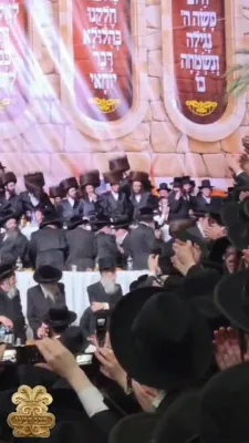 הכנסת ספר תורה בחצר הקודש סאטמאר 