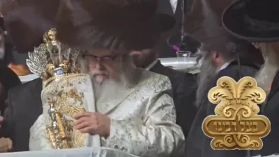 הכנסת ספר תורה בחצר הקודש סאטמאר 