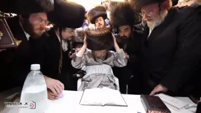 הרה"ק רבי יעקב מאיר שעכטער שליט"א רייסט איין על גג המערה אין מירון אז די הילולא זאל קענען אנגיין אומגעשטערט