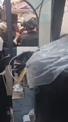 פולע סצענעס: טענץ, הדלקות, און תפלות, אין הר הקודש מירון