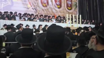 הדלקת לג בעומר בחצר הקודש סאטמאר ביים כתיבת ס"ת