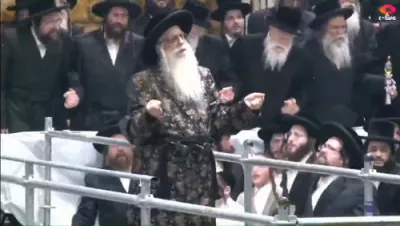הדלקה דורך כ"ק אדמו"ר מצאנז שליט"א 