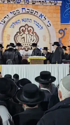הדלקה בחצר הקודש טאהש