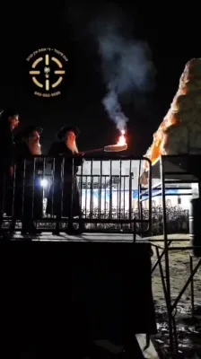 הדלקה בחצר הקודש טאהש