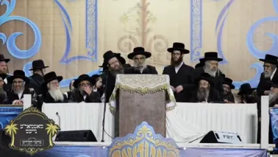 מעמד ההדלקה רבתי ליל ל"ג בעומר לכבוד התנא אלוקי רבי שמעון בר יוחאי, במקהלות רבוא רבבות ישראל, אין קרית יואל, אין שפיץ פון כ"ק אדמו"ר מסאטמאר שליט"א 
