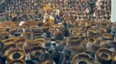ערשטע בילדער: היסטארישע מעמד הכנסת ספר תורה דורך כ"ק אדמו"ר מסאטמאר שליט"א 