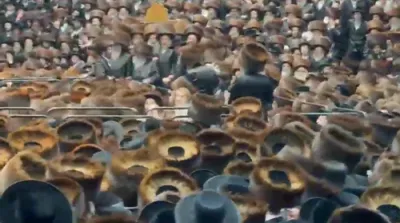 ערשטע בילדער: היסטארישע מעמד הכנסת ספר תורה דורך כ"ק אדמו"ר מסאטמאר שליט"א 