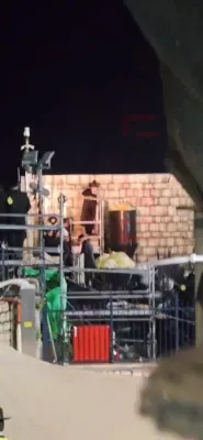בילדער און ווידיאו: כ"ק אדמו"ר מבאיאן שליט"א צינדט אן די מדורת אש בהשתתפות לבבות ישראל איבער דער גארער וועלט