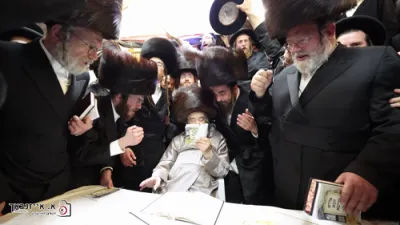 בילדער און ווידיאוס: הרה"ק רבי יעקב מאיר שעכטער שליט"א האלט אפ א היסטארישע שבת מיט נגידים אין טבריה