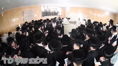 פילע ווידיאו צוואנציגסטע יארצייט פון כ"ק אדמו"ר מקרעטשניף זצ"ל בצל בנו כ"ק אדמו"ר מקרעטשניף שליט"א  