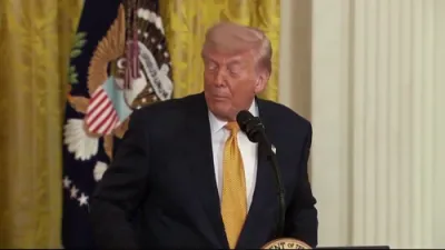 פרעזידענט טראמפ דערקלערט אז איראן וויל אן אפמאך בשעת א שטארקע בלאקאדע פארשטארקט געשפרעכן אונטער אמעריקאנער קאנטראל.
