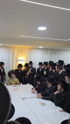 קורצע ווידיאו פון נעילה ביי הרה"צ רבי אלימלך בידערמאן שליט"א 