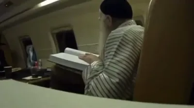 פריוואטע אריינבליק: כ"ק אדמו"ר מתורת חכם שליט"א אויפן וועג צו קברי צדיקים אין פולין 