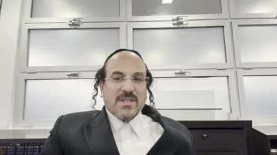 א הערליכע מעשה "משה יוס'ל ! זאלסט גדעקען אז דער אייבישטער איז מיט דיר" &ndash; דורך הרב אליהו שווארץ ביים שיעור עמוד היומי 'דרשו' מסכת יומא דף ד' ע"א''
