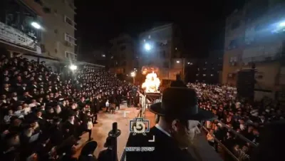 מעמד הדלקה לכבוד התנא האלוקי רבי שמעון בר יוחאי בראשות הגה"צ ראש ישיבת סאטמאר בני ברק שליט"א ע"פ שיכון קרית יואל בני ברק